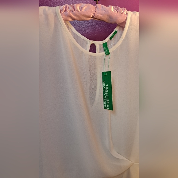 United Colors of Benetton Sheer White Asymetrical Top. NWT Size XS. - Picture 4 of 6
